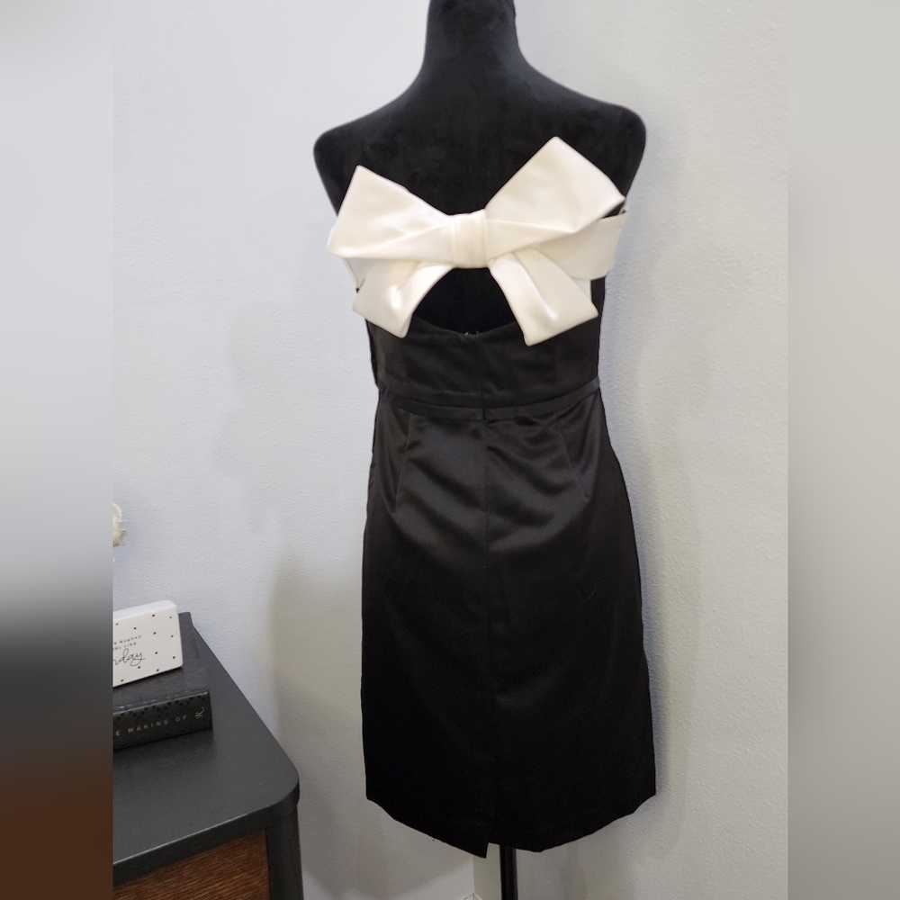 David's Bridal Short Strapless Dress with Back Bow Detail Size/ 8 - Picture 2 of 13